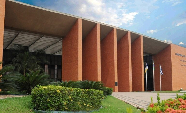 proposta-de-lei-preve-‘licenca-menstrual’-para-servidoras-do-estado