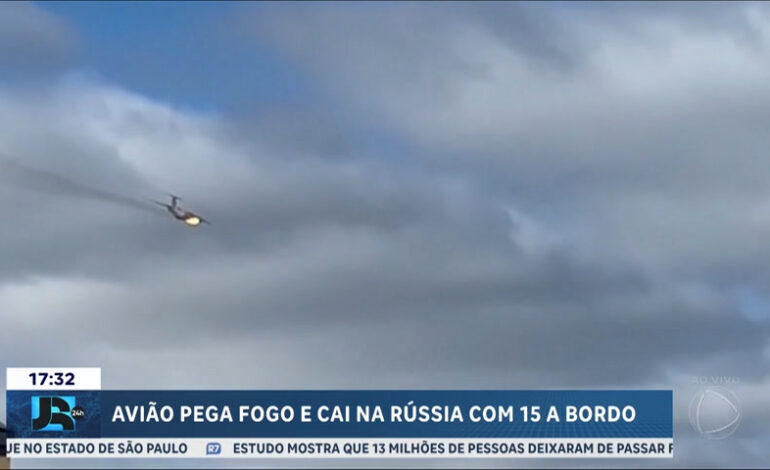 aviao-pega-fogo-e-cai-na-russia-com-15-a-bordo