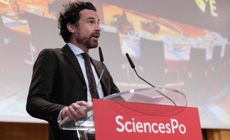 diretor-da-sciences-po,-na-franca,-renuncia-apos-acusacao-de-violencia-domestica