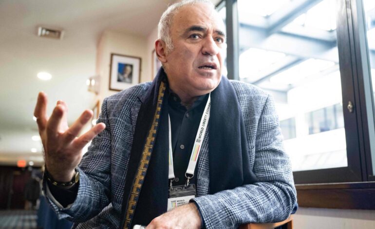 putin-so-entende-de-forca,-diz-kasparov,-critico-do-presidente-russo