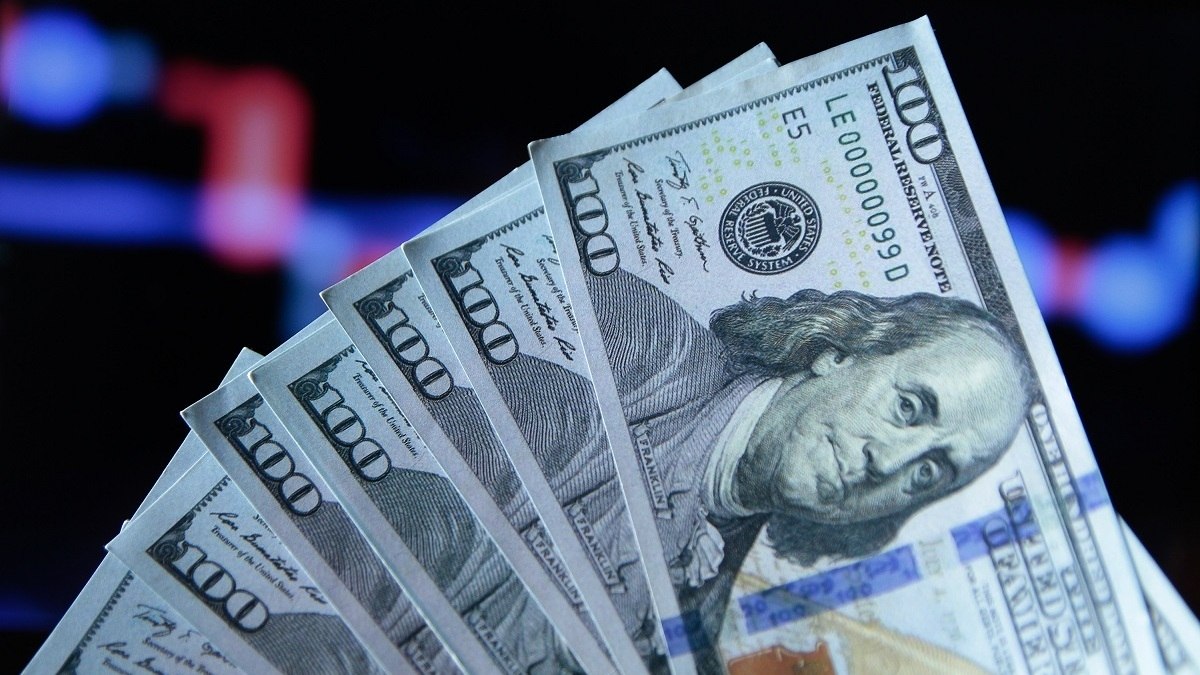 Dólar termina dia acima de R$ 5 pela primeira vez desde outubro de 2023