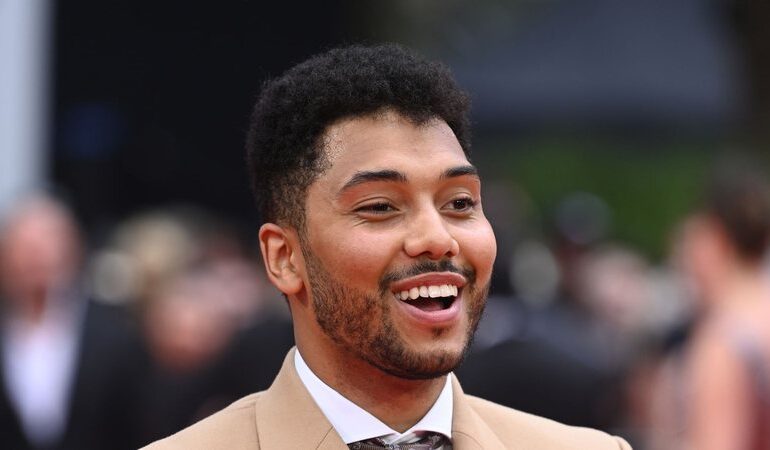 chance-perdomo,-ator-de-‘o-mundo-sombrio-de-sabrina’,-morre-aos-27-anos