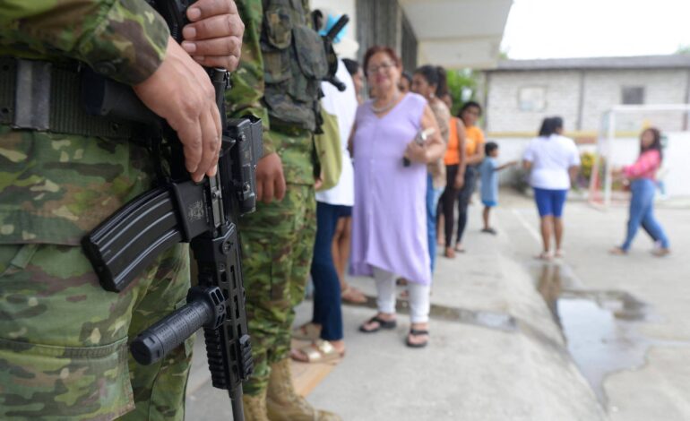 primeiros-resultados-de-referendo-indicam-endurecimento-na-seguranca-publica-do-equador