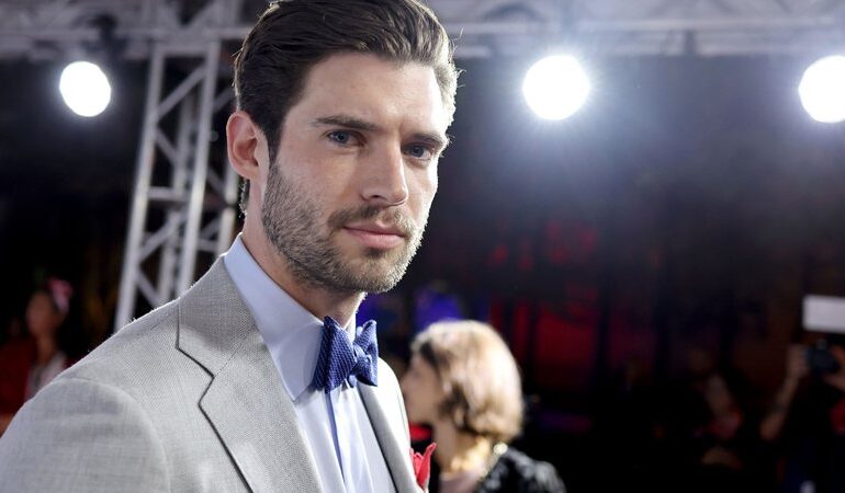 david-corenswet-surge-uniformizado-em-primeira-imagem-oficial-de-superman