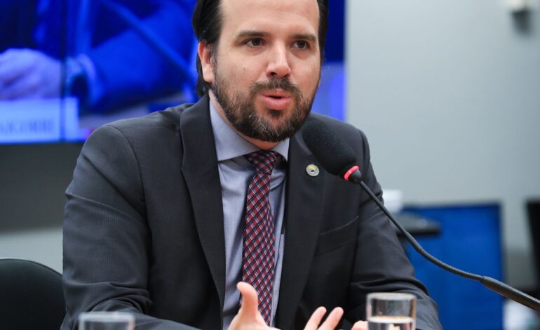 presidente-da-anatel-diz-que-falta-soberania-do-estado-na-internet
