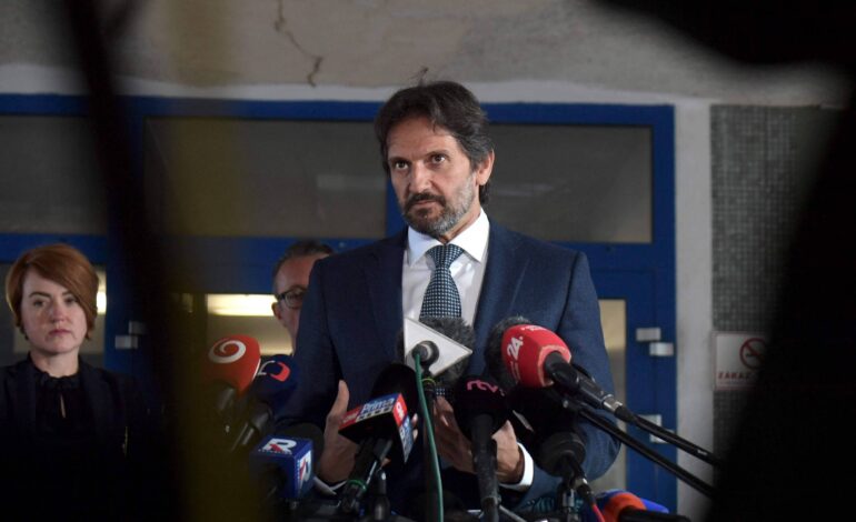 premie-da-eslovaquia-passa-por-nova-cirurgia-e-continua-em-estado-grave,-diz-vice