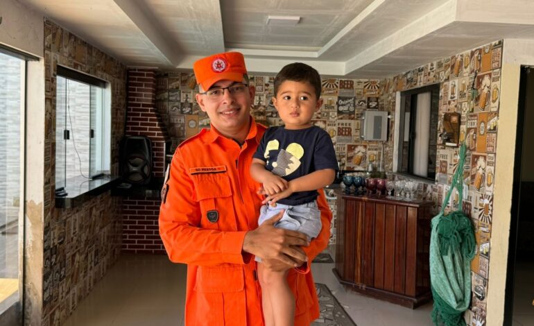 bombeiro-de-folga-escuta-gritos-de-mae-e-consegue-salvar-crianca-que-quase-se-afogou-em-piscina