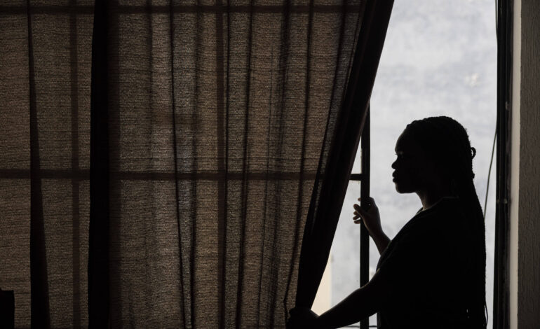 mae-tenta-resgatar-bebe-brasileira-levada-a-selva-de-darien-pelo-pai-biologico