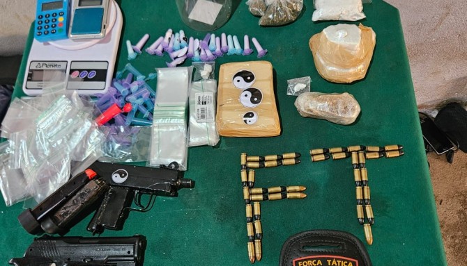 ponto-de-trafico-de-drogas-e-econtrado-pela-policia-e-dois-suspeitos-sao-presos-em-flagrante