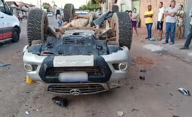 video:-caminhonete-capota-apos-ser-atingida-por-carreta-em-cruzamento