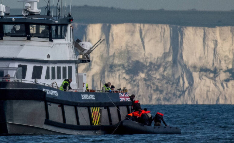 mais-de-10-mil-migrantes-chegaram-pelo-mar-ao-reino-unido-em-2024,-um-recorde