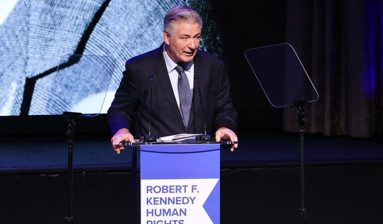 juiza-nega-pedido-de-defesa-de-alec-baldwin-para-recusar-acusacao-de-homicidio