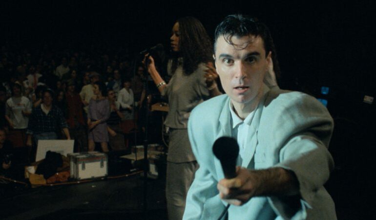 o2-play-relanca-documentario-do-talking-heads,-stop-making-sense