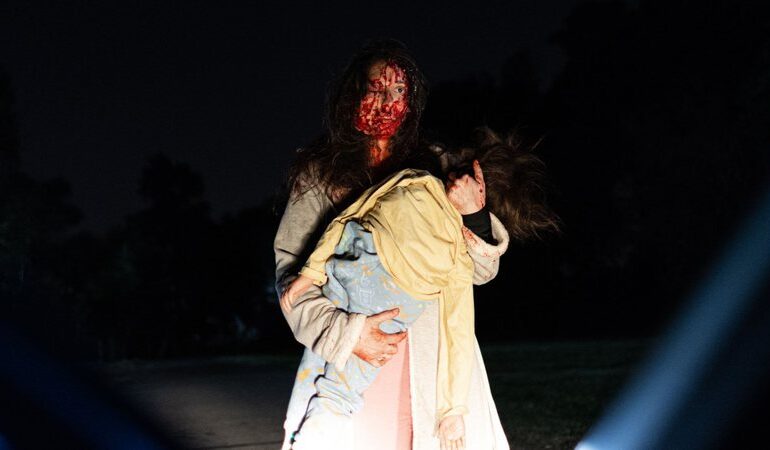 “o-mal-que-nos-habita”,-perturbador-terror-de-2023,-estreia-nas-plataformas-digitais