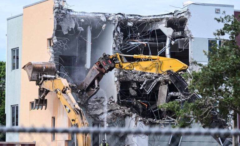 florida-comeca-a-demolir-predio-de-escola-onde-atirador-matou-17-em-2018