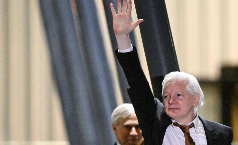 assange-e-recebido-por-apoiadores-na-australia-apos-recuperar-liberdade;-veja-video