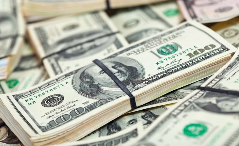 dinheiro-ou-cartao?-qual-a-melhor-forma-de-levar-dolares-em-viagens?