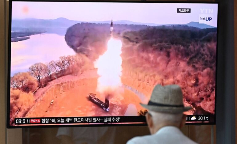 coreia-do-norte-lanca-missil-hipersonico-apos-chegada-de-porta-avioes-dos-eua-ao-sul
