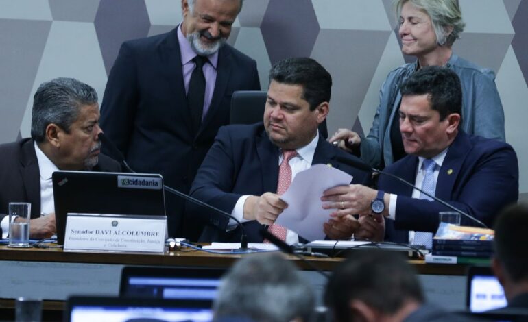 ccj-do-senado-adia-votacao-da-pec-que-altera-regime-juridico-do-bc