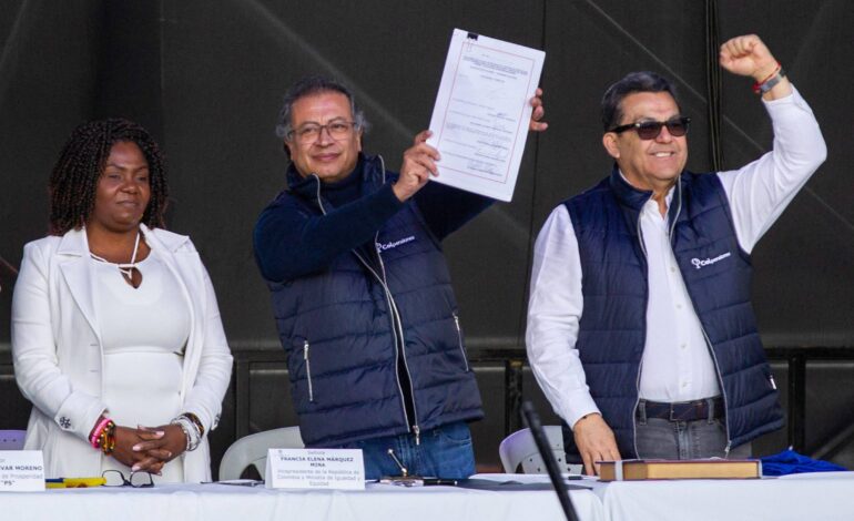 petro-sanciona-reforma-da-previdencia-na-colombia-e-obtem-vitoria-apos-paralisia