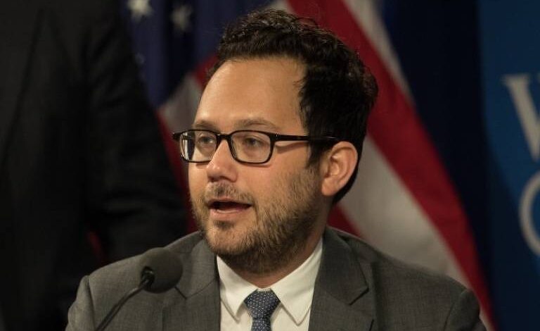saida-de-biden-reduz-chance-de-avalanche-pro-trump-nos-eua,-diz-ex-assessor-de-obama