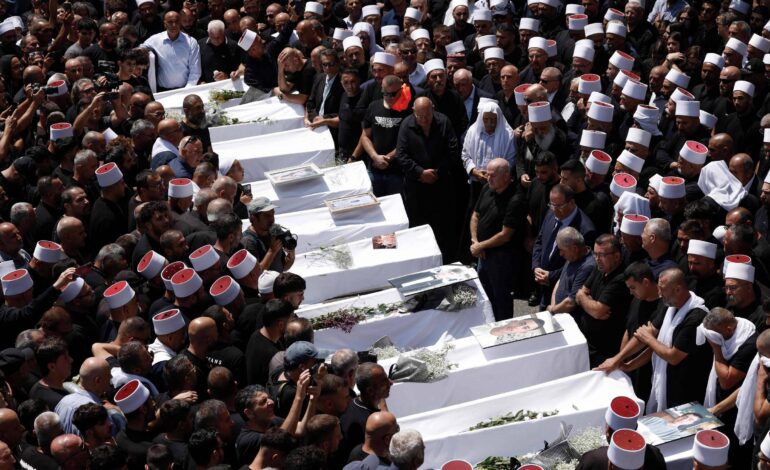 netanyahu-e-recebido-com-protestos-nas-colinas-de-gola,-onde-ataque-matou-12