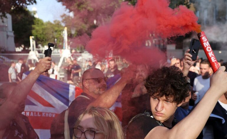 mais-de-100-sao-detidos-na-inglaterra,-em-protestos-anti-imigracao