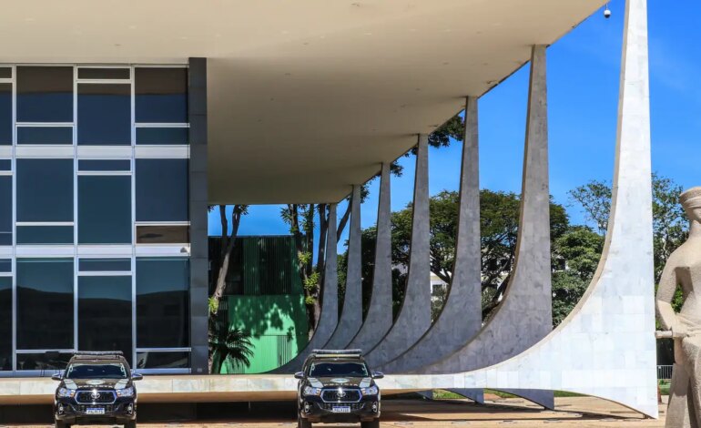 barroso-diz-que-criticas-sobre-viagens-de-ministros-sao-infundadas