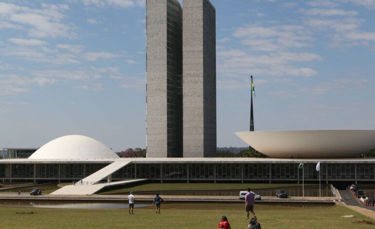 ccj-do-senado-aprova-pec-que-pode-reduzir-verba-para-candidatos-negros