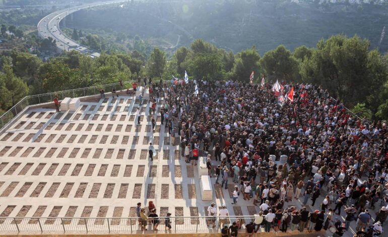 sob-pressao,-netanyahu-pede-perdao-por-morte-de-refens-na-faixa-de-gaza