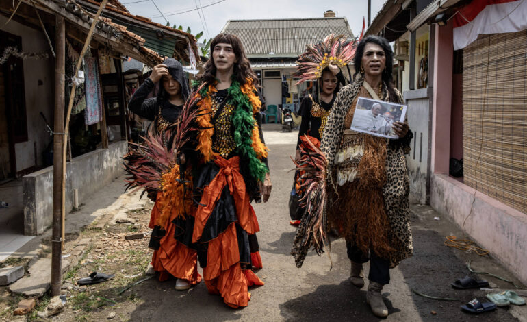 papa-francisco-e-recebido-como-heroi-por-mulheres-trans-na-indonesia