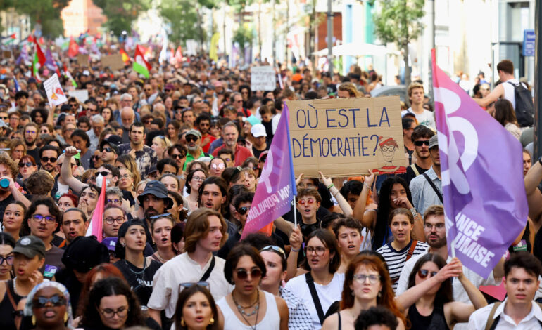 franca-vai-as-ruas-protestar-contra-premie-de-direita-nomeado-por-macron