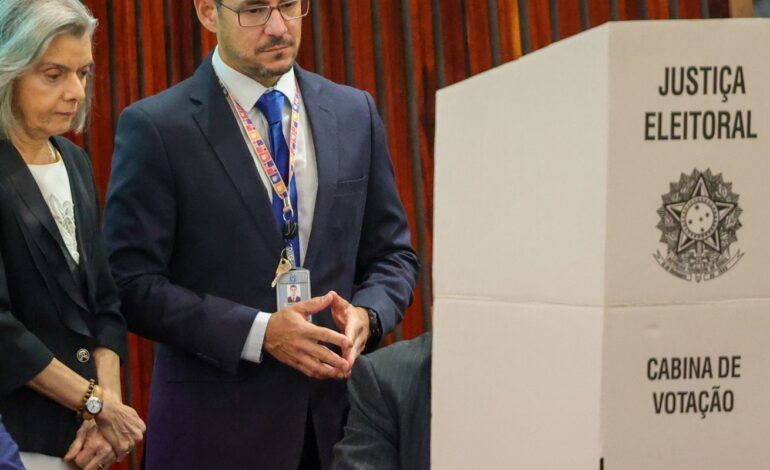 Eleições 2024: TSE lacra sistema que será usado em urnas