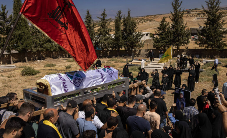 familia-sepulta-menina-de-9-anos-morta-em-ataque-com-pagers-no-libano