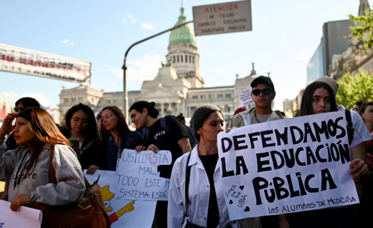 milhares-vao-as-ruas-na-argentina-por-mais-verba-para-universidades
