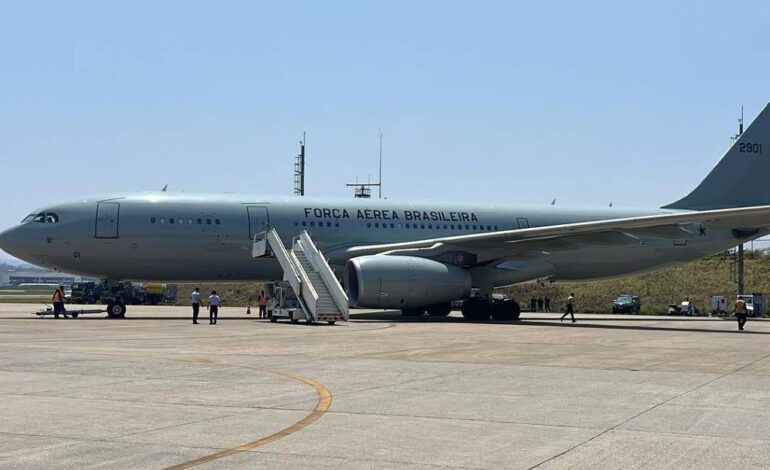 segundo-voo-da-fab-decola-de-beirute-com-227-passageiros