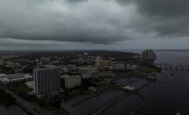 ‘e-terrivel’,-diz-meteorologista-que-se-emocionou-ao-vivo-ao-comentar-furacao-milton