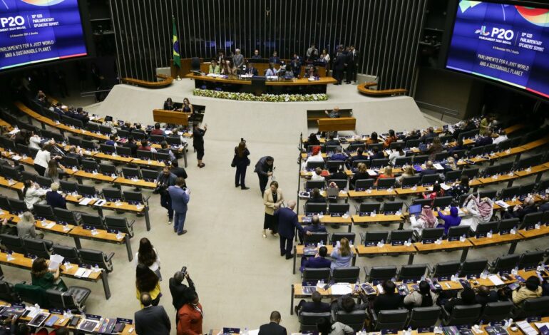 cupula-dos-parlamentos-do-g20-debate-combate-a-desigualdade-de-genero