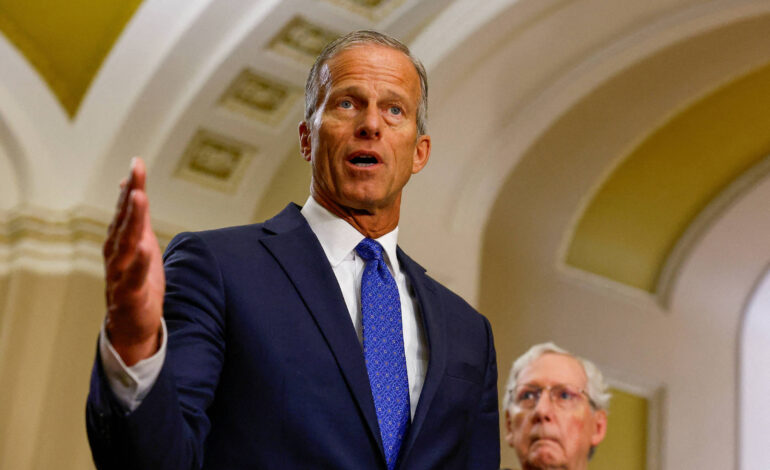 Republicanos elegem John Thune para liderar partido de Trump no Senado