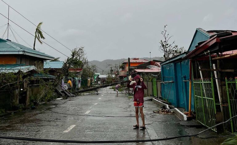 supertufao-forca-retirada-de-1-milhao-e-destroi-edificios-nas-filipinas