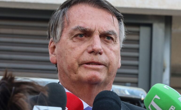 Indiciado, Bolsonaro diz que Moraes “faz tudo o que não diz a lei”