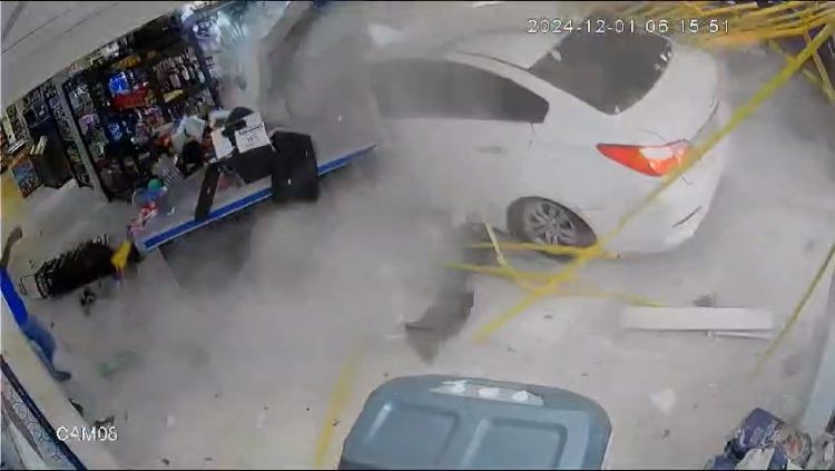video:-veja-o-momento-em-que-motorista-invade-distribuidora-de-bebidas-e-atinge-funcionarios