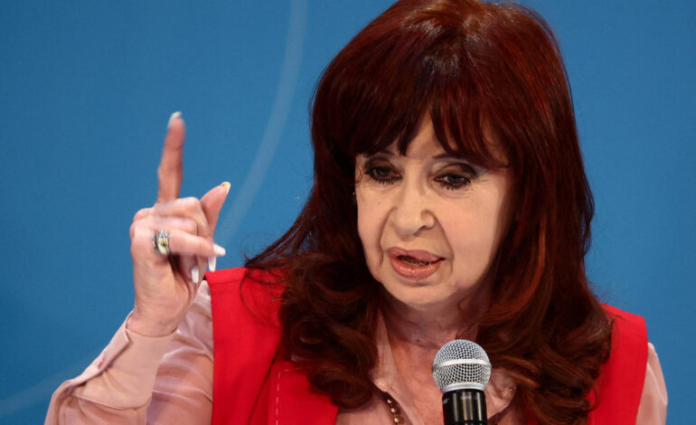 argentina-aceitou-reformas-violentas-de-milei-por-medo,-diz-cristina-kirchner