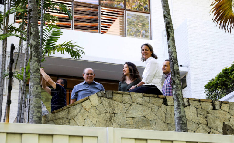 franco-atiradores-e-racionamento-de-agua-viraram-rotina,-dizem-asilados-na-venezuela