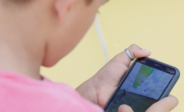 senado-aprova-projeto-para-restringir-uso-de-celular-em-escolas