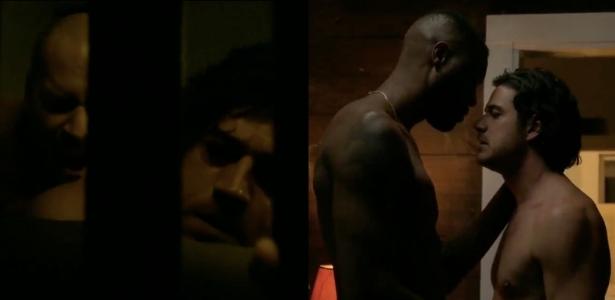 cenas-quentes-de-marco-pigossi-no-filme-‘mare-alta’-viralizam
