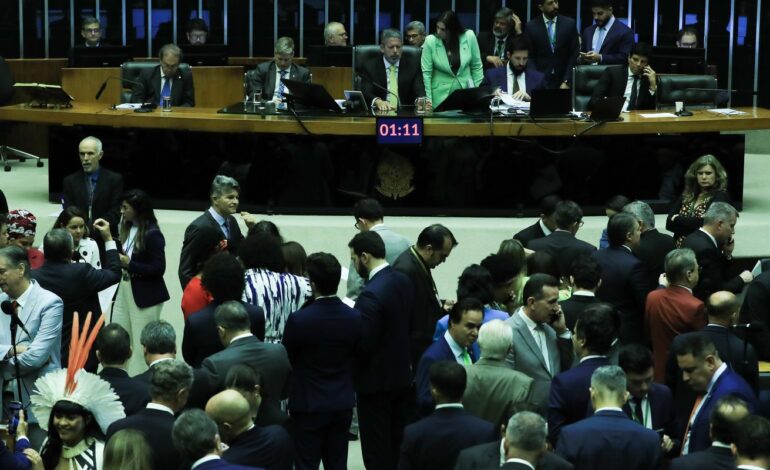 relator-muda-regras-para-supersalarios-na-pec-do-corte-de-gastos