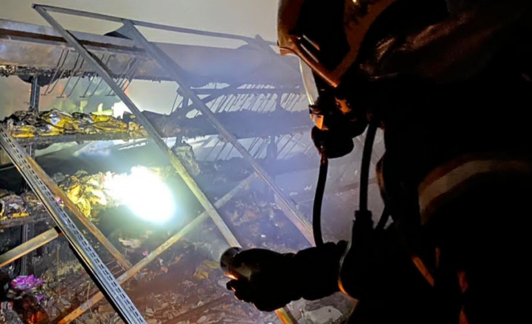 incendio-atinge-loja-de-doces-e-materiais-de-decoracao-em-gurupi