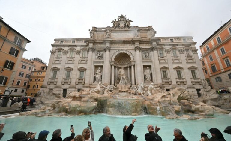 fontana-di-trevi-e-reaberta-em-roma-apos-3-meses-de-limpeza