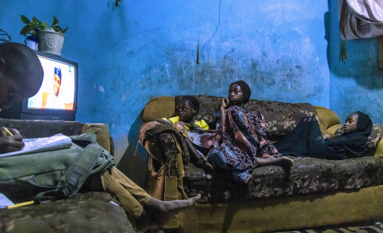 programa-popular-na-tv-da-nigeria-ajuda-a-quebrar-tabus-sobre-natalidade